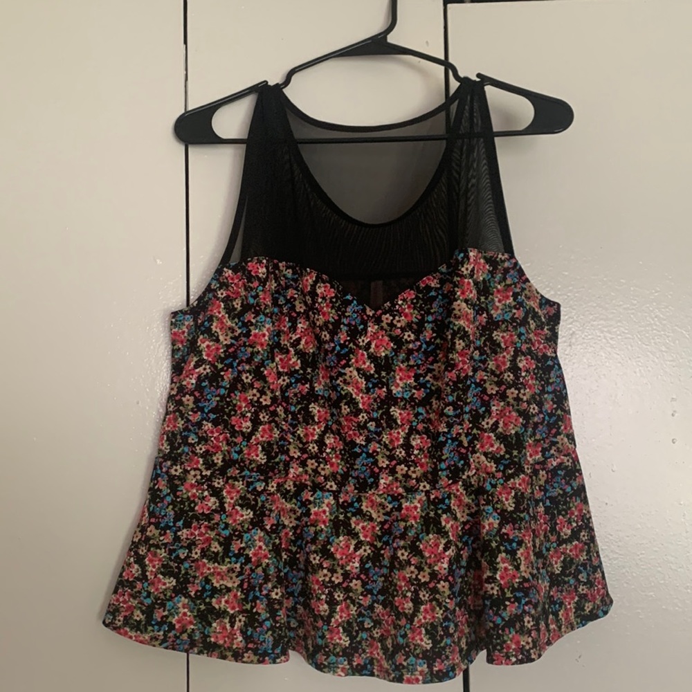 Sleeveless, half sheer peplum top.
